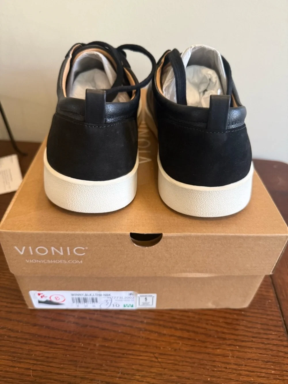 Vionic Winnie black leather sneakers‎ 10